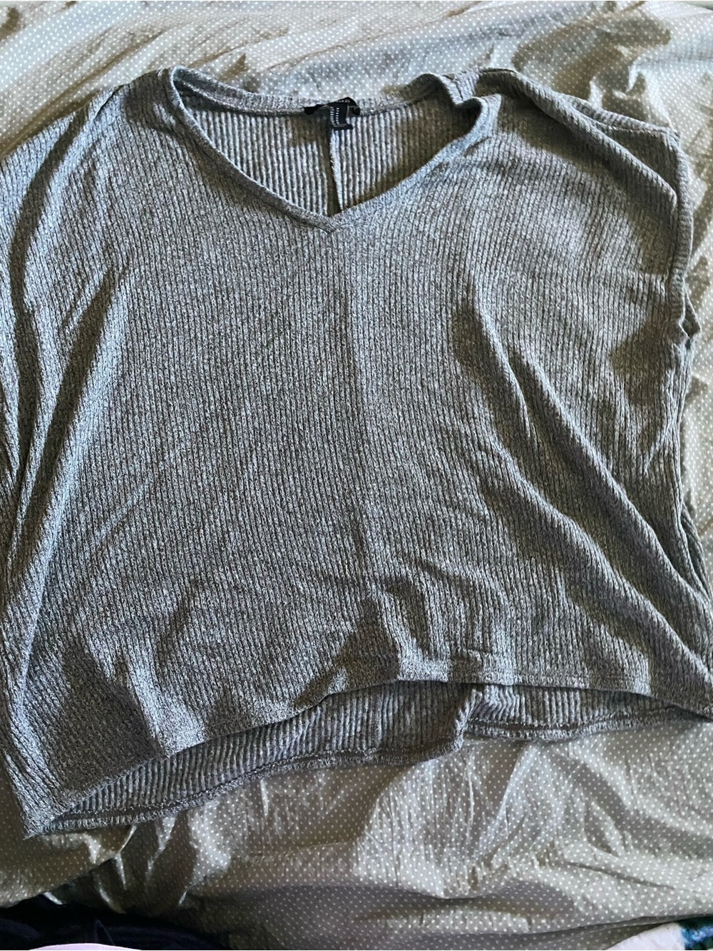 Women's Gray Ribbed V-Neck Pullover Top